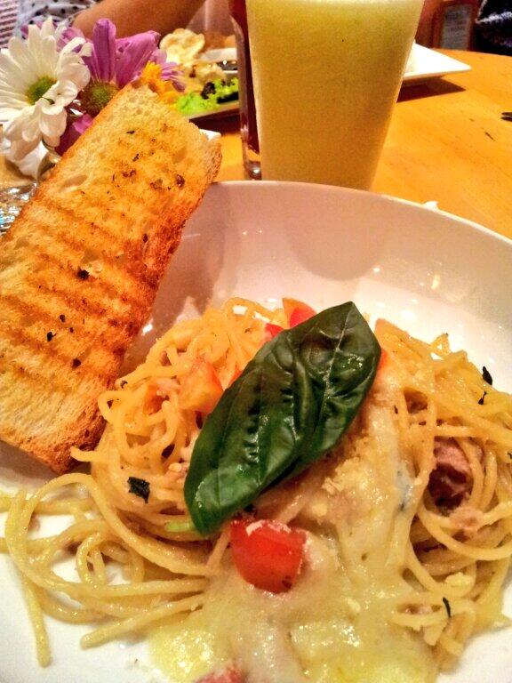 Good, good, good, food. <a href="/hummingbird_eat/">Hummingbird Eatery</a>