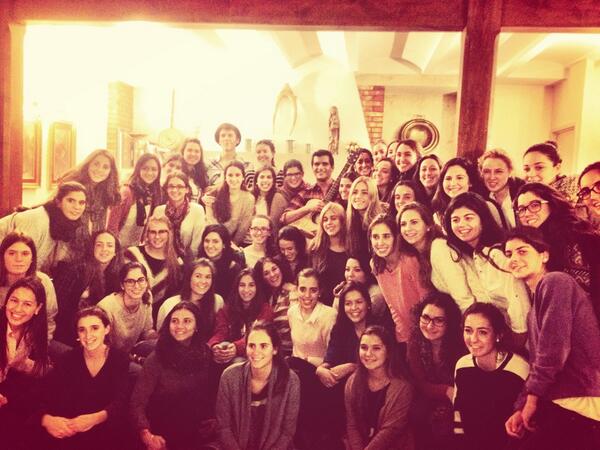 salamusic's tweet photo. Gran noche ayer @cm_alcor! #fotomatic @pinaker @bea_santos_ @margarrido08 @palomaurba @estherfantastic @luciapitam http://t.co/YE4PfPaOvq
