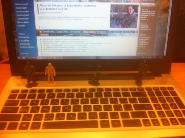 eidzii's tweet image. Kursa biedrs parūpējās par mana datora izskatu  :D