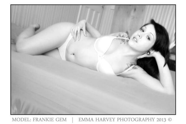 FrankieGem's tweet photo. #bedroombabe @EliteOnlineMag @DollyRox @SnakebiteMag @frontmag http://t.co/9SBRqxRmR3