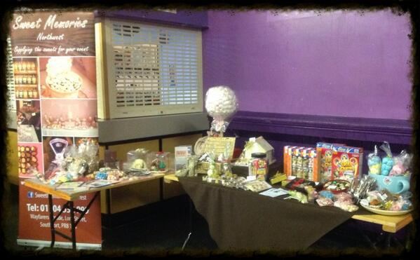 SweetMemsNWest's tweet photo. @edgehillsu Come along to The Vintage Fair at The Quad to find some sweet treats and other gorgeous vintage stalls! http://t.co/FXs4JxgSry