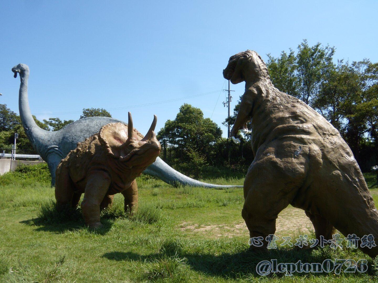 れぷとん 心霊スポット最前線 半bot 今日の心霊スポット No 0652 森林公園 和歌山県和歌山市深山に位置する公園 正式名称は 和歌山市森林公園 園内の至る所に恐竜や動物のオブジェが点在している 心霊写真が撮れる 少女の霊が出没する など