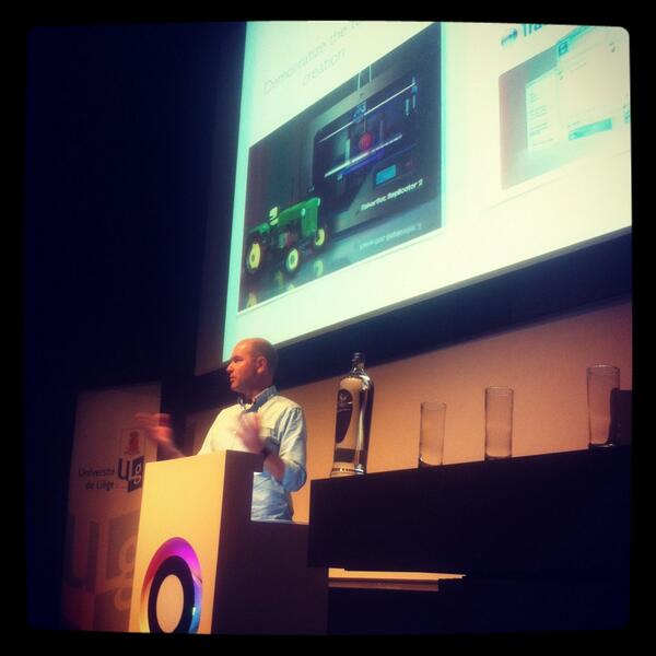 creativewal's tweet photo. And now the Makers movement ! @chr1sa #sdlc2013 http://t.co/d0vubwYc7w