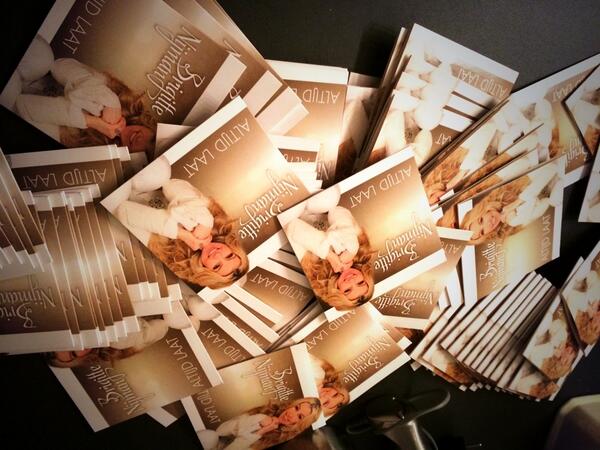 NelNel0's tweet image. “@brigittenijman: Ze zijn binnen #joehoe #AltijdLaat #singlecd http://t.co/0ROxji9pir”