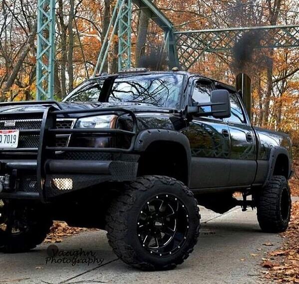 _LiftedTrucks_'s tweet photo. #Chevy http://t.co/RFS6AuvEKd
