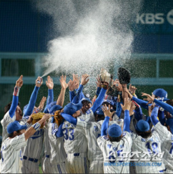 kkang1025's tweet photo. 인사가 늦었습니다.
3연패...
감사합니다~ http://t.co/K3T2s8YeXt