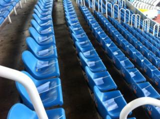 RealSociedad's tweet photo. Banderas azules y blancas listas en los asientos del Estadio de Anoeta para levantar cuando salgan los jugadores http://t.co/fsl3afN0oQ