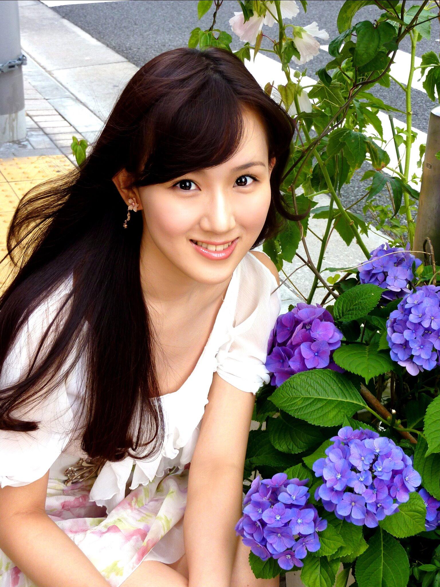 谷中麻里衣   / X