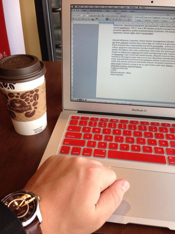hanndy08's tweet photo. Fuck... I am one of 'those guys' this morning #wifistealingcoffeeshoploiteringdorks http://t.co/RL0ETYlDNC