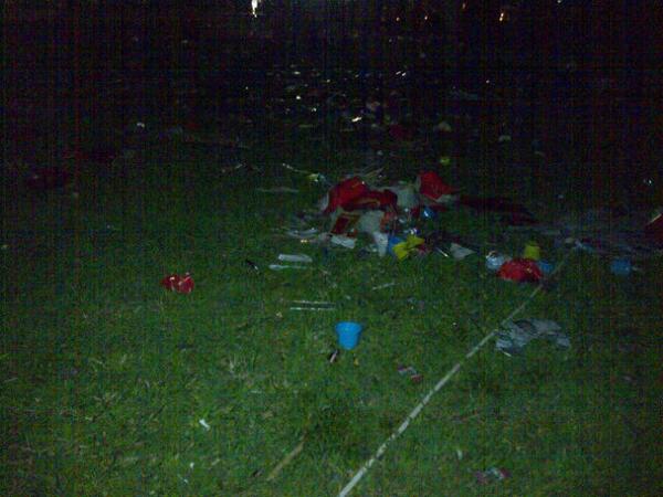 infoTVRIACEH's tweet photo. Tumpukan sampah di area mesjid baiturahhman pasca peringatan 1 Muharram 1435 H, masi rendah ny kesadaran masayarakat http://t.co/G9r5CfgGyH