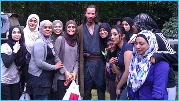 Digititles's tweet image. #KeanuReeves prefers to wear kimono instead of hijab or burka! #47Ronin digititles.com/movies/47-roni…