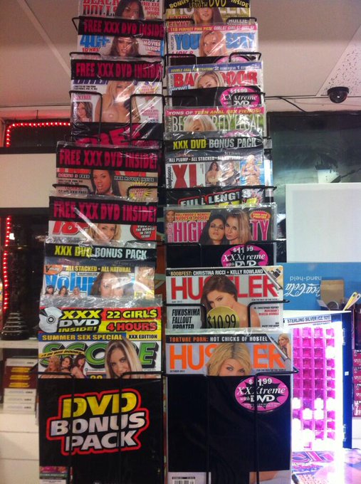 Look who I saw at the front of the rack!! @elliot_james_ @Scoreland  #DityGirl ☺ http://t.co/KTGZLe3<a class="tags" href="/tag/elliot_james_">@elliot_james_</a><a href="/tag/ditygirl"class="tags"><span>#ditygirl</span></a>