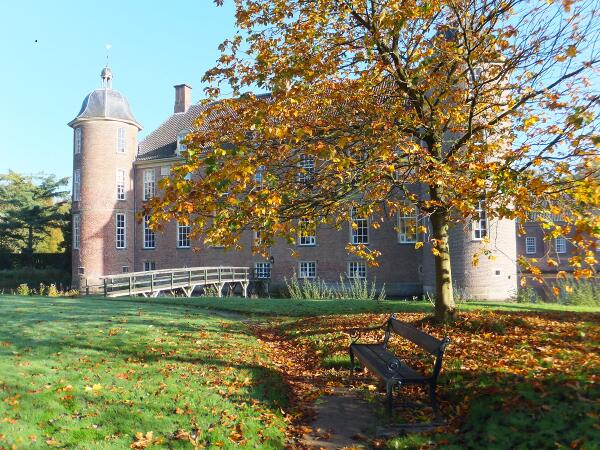 Ons mooie kasteel in goud gekleed. Het is een wonder elke herfst weer!