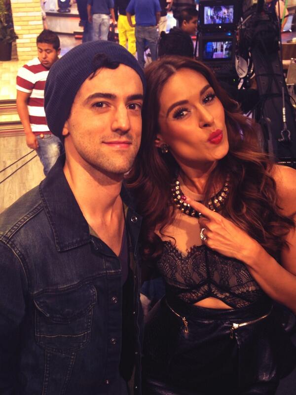 GalileaMontijo's tweet photo. Con el talentosooo @LuisGerardoM http://t.co/mLe9ND2TO1
