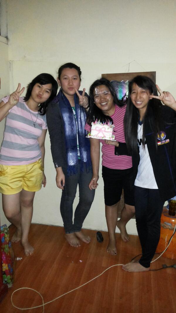 JeklinRini's tweet photo. "@lingkancinthya: Surprisessssssssss party Happy birthday @HeidiPitoy ...with @vero73545kaka @JeklinRini http://t.co/R7ZB4BJwix