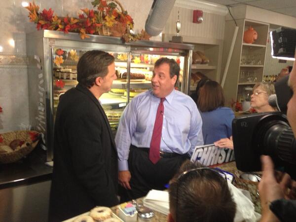 MichaelLinhorst's tweet photo. It's Election Day &amp; @govchristie still visiting diners. Tells @jaketapper his weight loss going well #NJgov http://t.co/psuldCwZHp