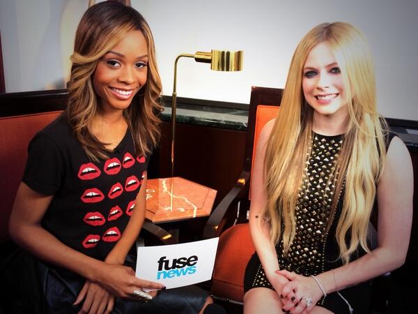 FuseNewsDesk's tweet photo. TONIGHT on #FuseNews @zurihall sits down with @AvrilLavigne 8PM EST http://t.co/onnziwWpNq