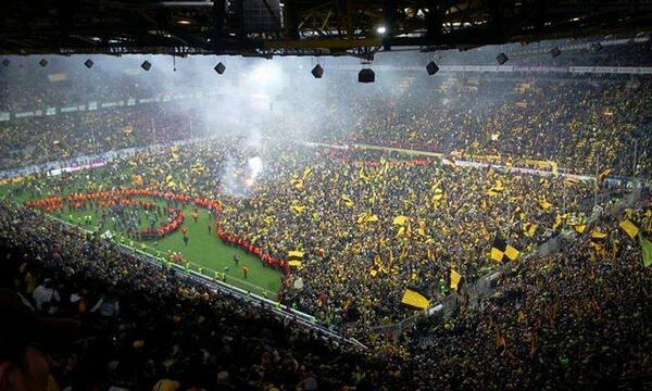 TheClubPark's tweet photo. Amazing Dortmund fans. http://t.co/caVvd54Tj1