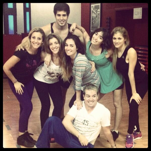 Ensayo con <a href="/belufrancese/">Belen Franchese</a> <a href="/CharlyGArtista/">Charly G</a> @sebastianpoll <a href="/aripastocchi/">Ariel Pastocchi</a> @CukiVieytes <a href="/Danystorto/">Daniela Storto</a> <a href="/AguJauregui/">Agustina Jáuregui ♡</a> Kiky P