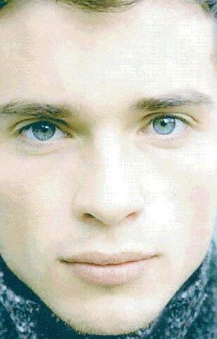 svetlanamoroz's tweet photo. Tom Welling, ты помнишь как всё начиналось? http://t.co/osQBmSZOeD