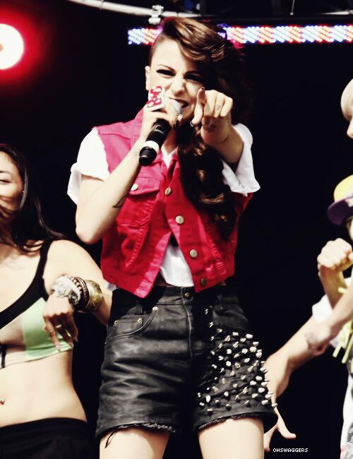 relieflwt's tweet photo. Cuando tenés un sueño, no tenés que llegar hasta la mitad, tenés que escalar hasta la cima #votecherlloyd http://t.co/KgtdPu0gK8