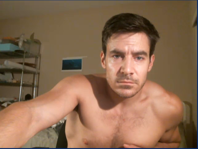 BYW0YfrCQAEgyhA.png:large