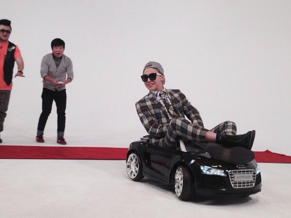 주간아이돌 tweet media