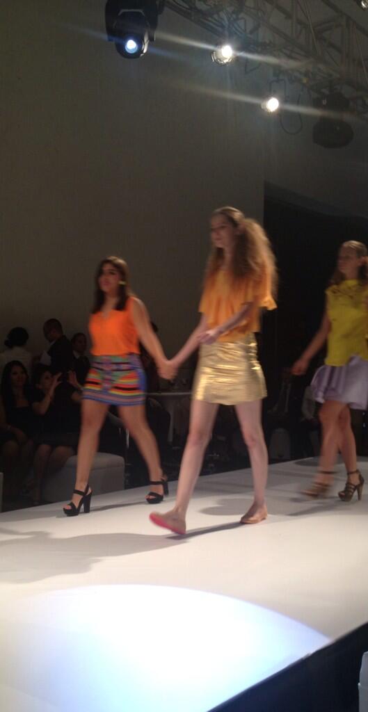 ZairaMarino1's tweet photo. Fin de la pasarela de @GalaLimon en @IcomexMX WTC http://t.co/3PyQlPZupX