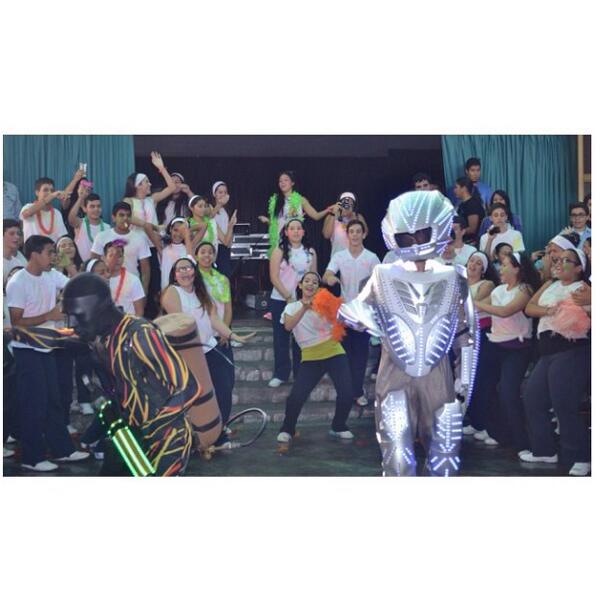 Random_cmi's tweet image. Y ven y agachate,agachate,agachate 🎉💪 ¡ESTOOO ES RANDOM! 👊💥