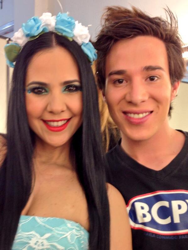 noritarodrigok's tweet photo. @BailaConmigoPy @telefuturo4 #CCP2013 con mi peluquero @josevallejos2 http://t.co/tWUw8qT6Lr