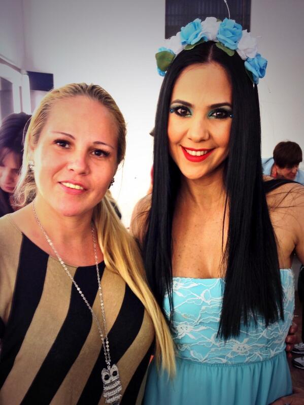 noritarodrigok's tweet photo. Con mi Maquilladora Olga @BailaConmigoPy @telefuturo4 #CCP2013 http://t.co/cKLuFtXkc3