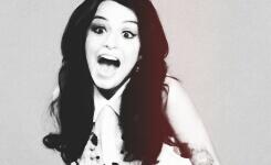 Bananadreamer's tweet photo. —¿Qué es lo que más amas? —A ti. ¿y tú? —A Cher Lloyd. —Pero yo pensé que... —¡BRRRR! ||#votecherlloyd|| http://t.co/4uwk7XDdOj
