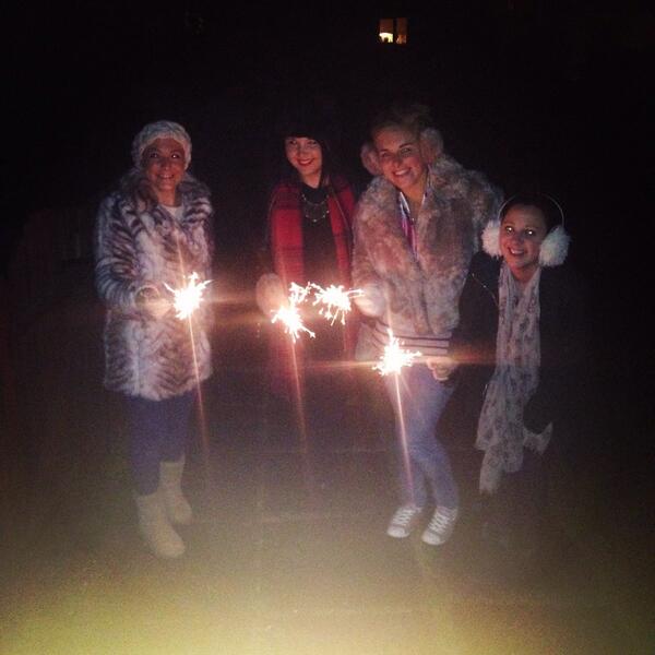 GemzLee's tweet photo. Bonfire night #Faux #Fur #Sparklers #Girls @MegaannKeeenn @emmascottSVN @flynn_melissa http://t.co/lfjJ15Uogy