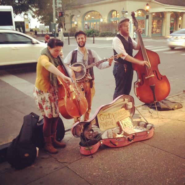STATravelGlobal's tweet photo. Street performers #NewOrleans #UncoverDiscoverUSA http://t.co/5cautouTDG