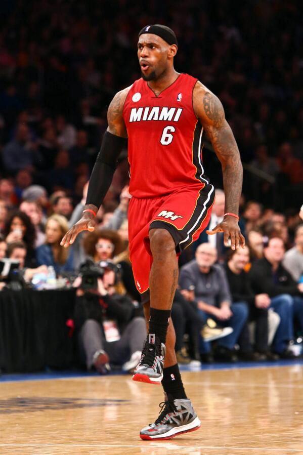 TruSchoolSports's tweet image. Lebron James of the #Heat extends his streak of double figure scoring to 500 consecutive game.RT to congratulate him!