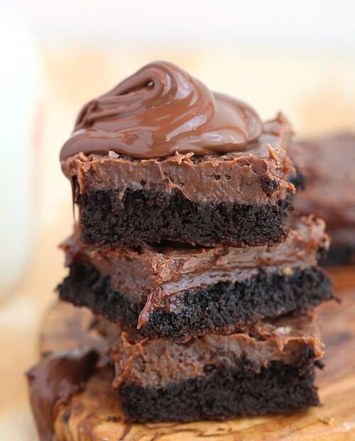 FoodHarp's tweet photo. Fudgy Nutella Chocolate Cake. https://t.co/asFrGdoDmD,,,