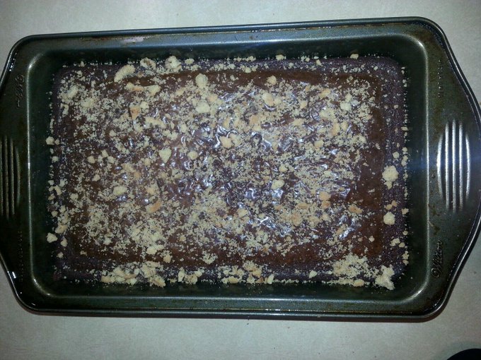 Just Made Brownies Topped Wit Cookie Crumbs!!! http://t.co/lKFzPsN673