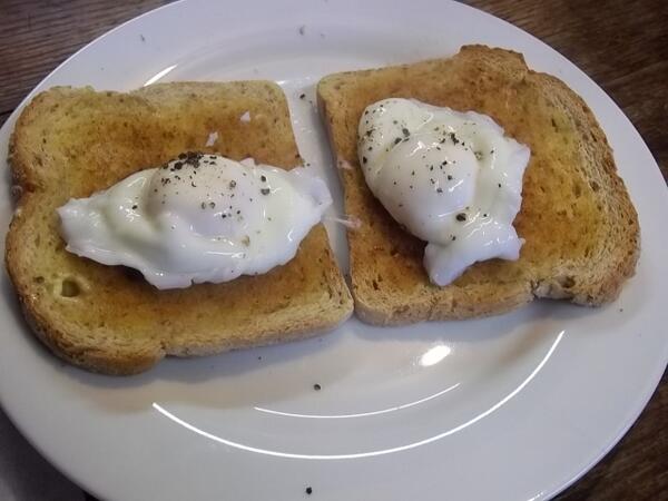 omnamaste's tweet image. poached eggs on toast #firstbreakfast