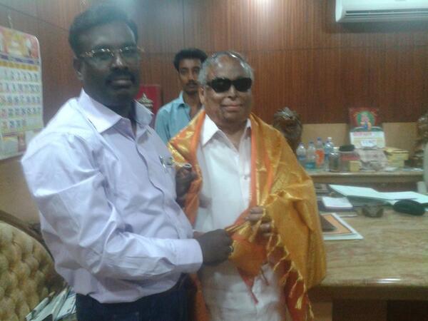 mutharaiyars's tweet photo. with aiyya R.V @ R.VISHVANATHAN ,,AT TRICHY.OFFICE. http://t.co/KokYinN3MB