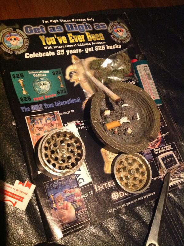 iwanto_focker's tweet photo. #stayhigh http://t.co/rw0kVvJVGy