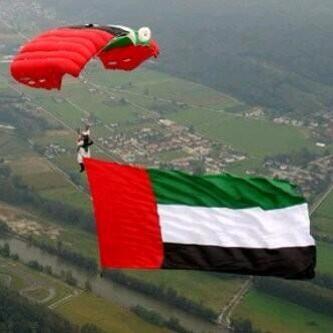 3ja2b22's tweet photo. @_ae8  شعب الإمارات يعطي العالم دروساً في حب الوطن والقادة من خلال 140 حرف!
#يوم_العلم http://t.co/uIvu2n4P09