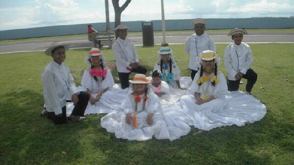 YuliDelC7's tweet photo. @TReporta #VivaPanamá El Conjunto Folclórico Sentir Panameño Le Rinde Honor A Nuestro Panamá http://t.co/giKYCGZjxA
