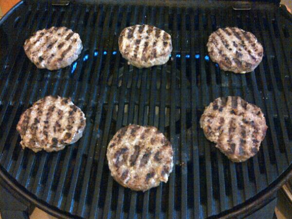 PapironsBurger's tweet photo. Di papironsburger daging kami panggang sehingga tidak menggunakan minyak :) http://t.co/izhpMmXcsz