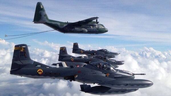 Colombian A37s refueling with the Brazilian C130 tanker in #Cruzex2013 !