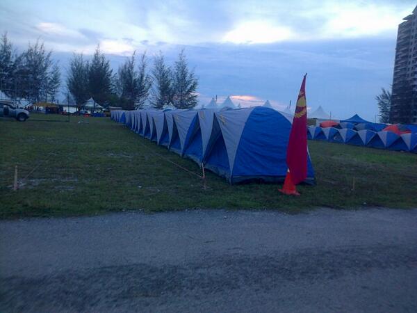 mohdishak76's tweet photo. Khemah telah siap di dirikan hanya tgu kontinjen kedah @Moqta70 @JpamKedah http://t.co/I0uvZzxHi1