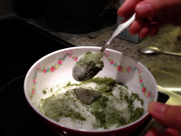 embiente's tweet image. Kräutersalz aus dem Supermarkt? Nicht mit uns. #selbstgemacht