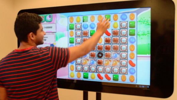 PadzillaTech's tweet image. Giant iPad App of the Day... Candy Crush! #Padzilla #giantiPad #hugeiPad #crunchytech #candycrush