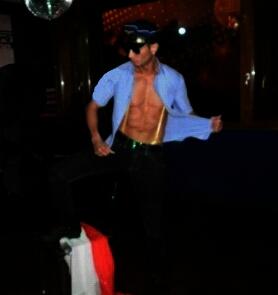 LuxuryMarco's tweet photo. Manana jueves en domenico santander. Cafe teatro.  Apartir de las 23:00
Show erotico de marco luxury http://t.co/iY46l6DvuE