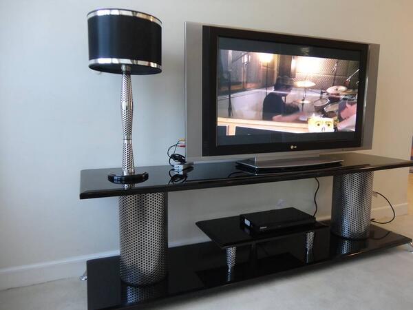 ArcariDesign's tweet image. Lo último en diseño – Rack Mesa TV. Aprovechá el combo con un velador para obtener una combinación en tu comedor