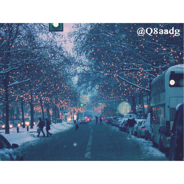 “<a href="/Q8AAdg/">شعر</a>: ڪلنآ بِ / دروُبْ .. ، آلتععَب تآيهْين ،
نآسّ تبوُح و نآسّ تكتم وجععَهآ.,’ ”